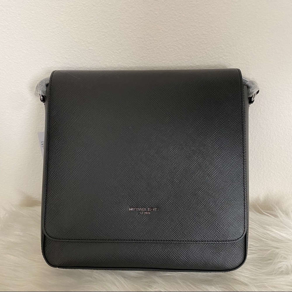 Michael Kors Men’s Leather Messenger Bag - Picture 9 of 9